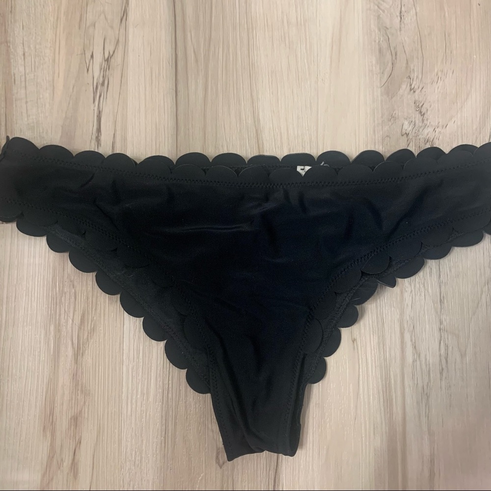 Abercrombie and Fitch Scalloped Bikini Bottom Size Medium